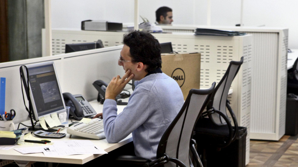 Borsa: Milano riduce il calo (-0,3%) pesa lo stacco cedole