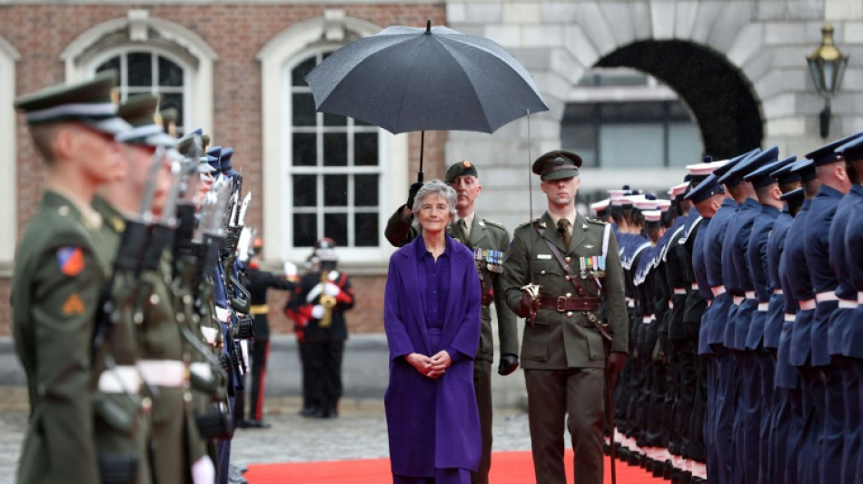 Una mujer de izquierda formalmente investida como presidenta de Irlanda