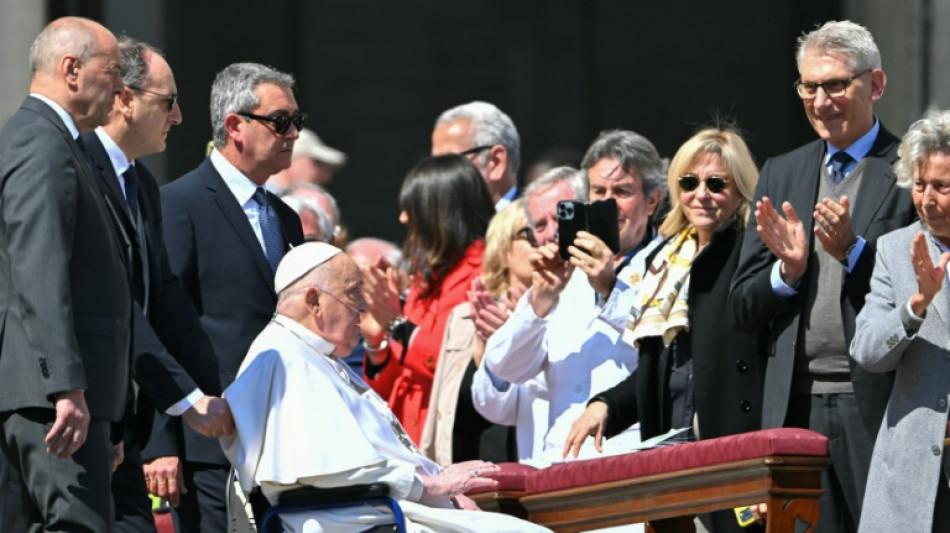 Auftritt während Genesungszeit: Papst zeigt sich überraschend in der Öffentlichkeit