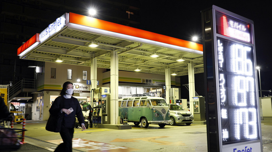 Impennata del petrolio, il Brent aumenta di oltre il 5%