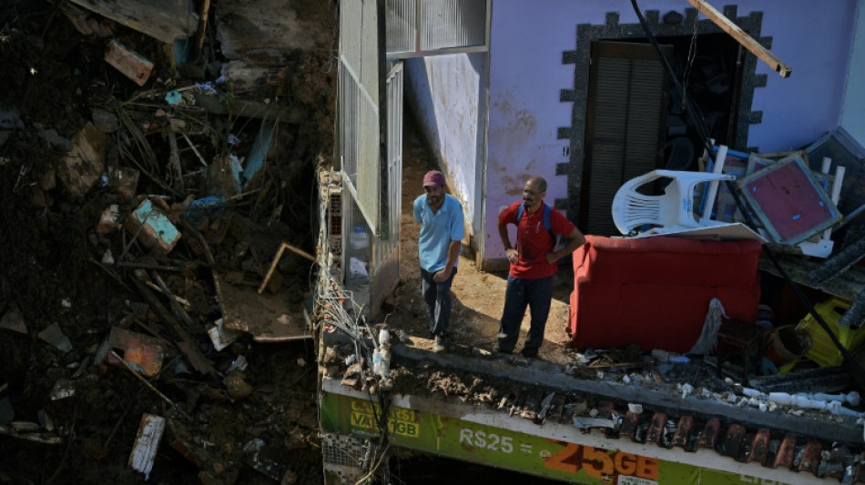 Desesperada b&uacute;squeda de desaparecidos en Petr&oacute;polis por temporal con m&aacute;s de cien de muertos