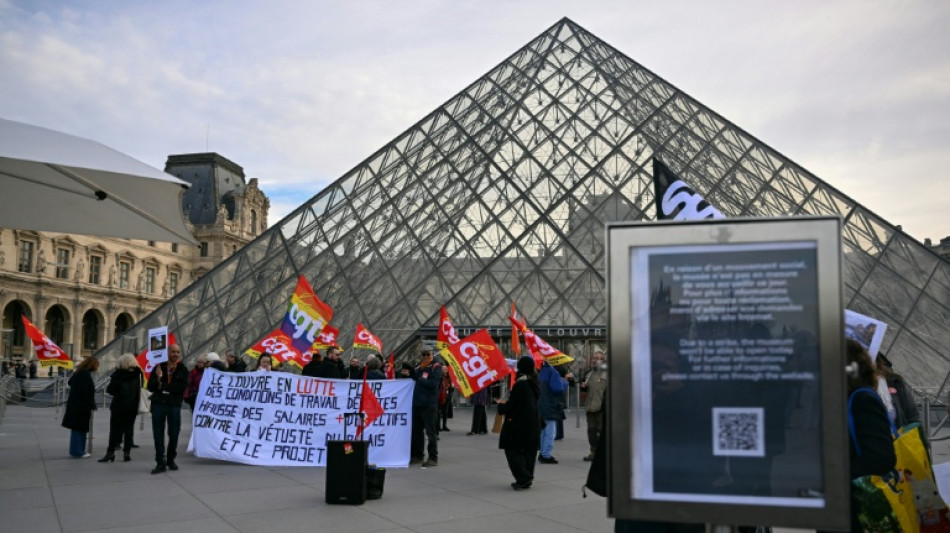 La gr&egrave;ve au Louvre reconduite &agrave; l'unanimit&eacute;, la r&eacute;ouverture du mus&eacute;e incertaine