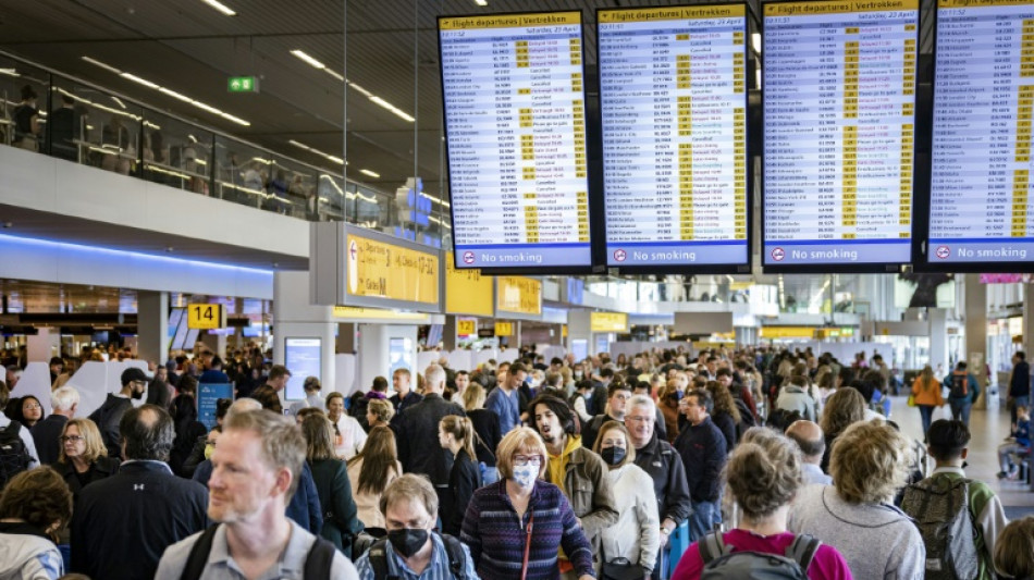 Forte affluence à l'aéroport d'Amsterdam Schiphol, KLM annule des dizaines de vols