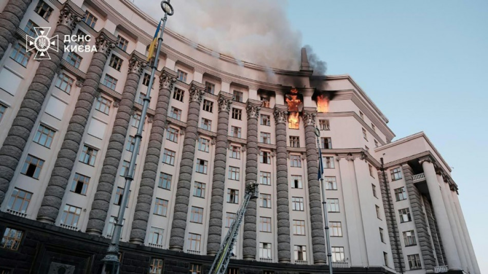 Rússia atinge sede do governo da Ucrânia no maior bombardeio da guerra