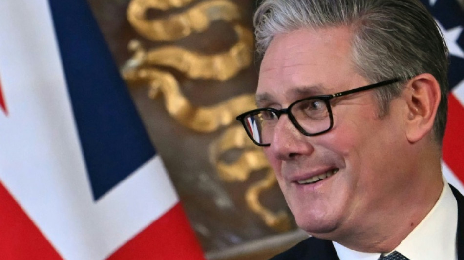 Reino Unido criar&aacute; documento de identidade digital para combater imigra&ccedil;&atilde;o irregular