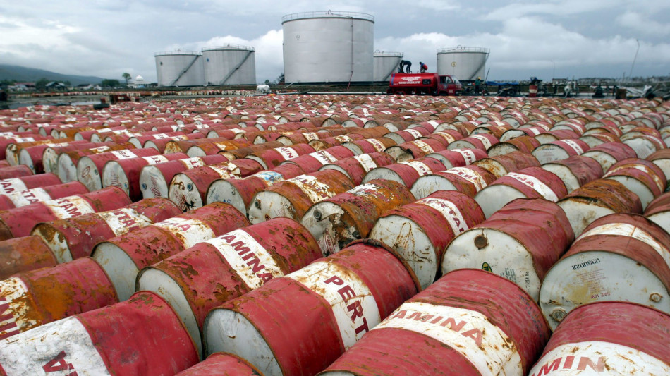 Prezzo petrolio in aumento, Wti scambiato a 61,74 dollari