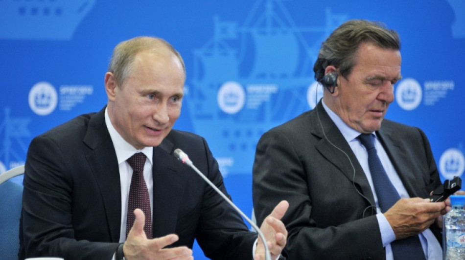 Schr&ouml;der ger&auml;t wegen seiner Kontakte nach Russland immer st&auml;rker unter Druck