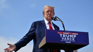 Harris llama a Trump, quien la acusa de incitar a la violencia contra él