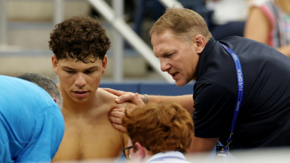 Ben Shelton sente lesão contra Mannarino, que avança às oitavas do US Open