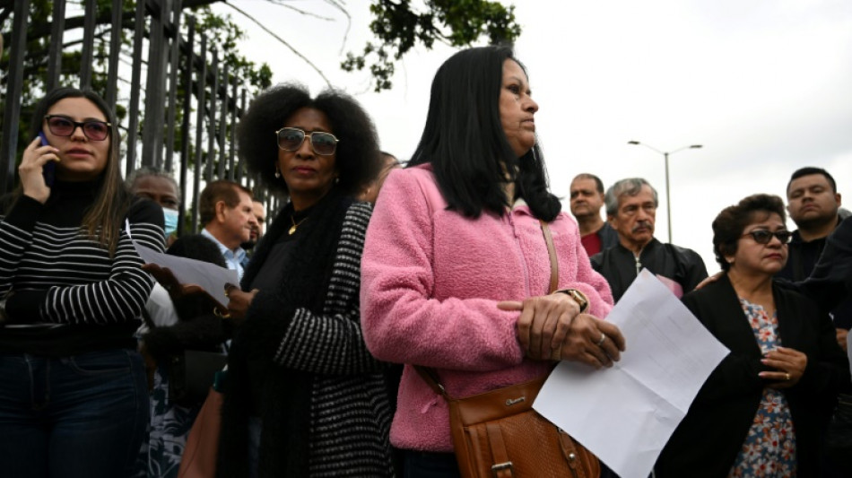 Col&ocirc;mbia anuncia decolagem de avi&atilde;o que trar&aacute; colombianos deportados dos EUA