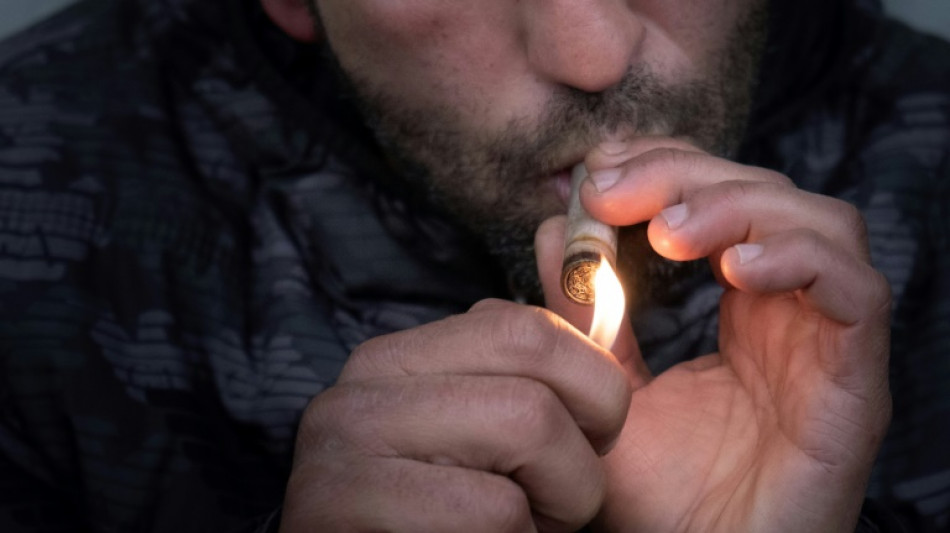 Les amendes pour consommation de drogue payables imm&eacute;diatement en liquide ou carte bancaire, demande Macron