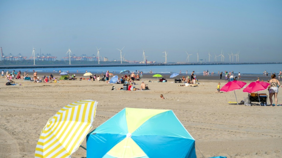 Umfrage: Mehrheit der Berufst&auml;tigen ist im Urlaub f&uuml;r die Arbeit erreichbar