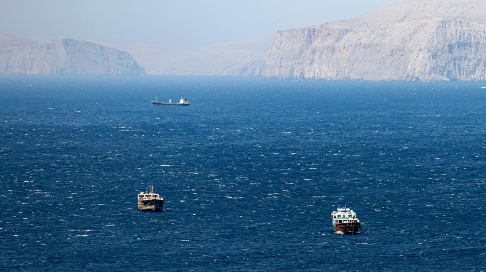 Starmer-Rutte-Macron, 'serve piano sostenibile su riapertura di Hormuz'