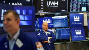 Wall Street retrouve un peu de vigueur, le regard tourn&eacute; vers les r&eacute;sultats