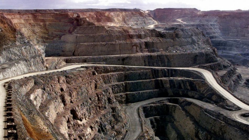 Gold falls again as rally comes to halt, stock markets mixed