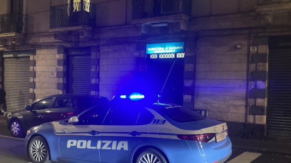 Violenza sessuale su collega, interdizione per ex primario