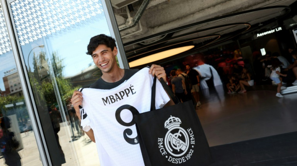 Mbapp&eacute; llega al Real Madrid, que lo presentar&aacute; en un Bernab&eacute;u a reventar