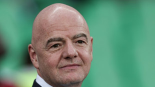 Infantino condena racismo no futebol ap&oacute;s novos incidentes em jogos na Europa
