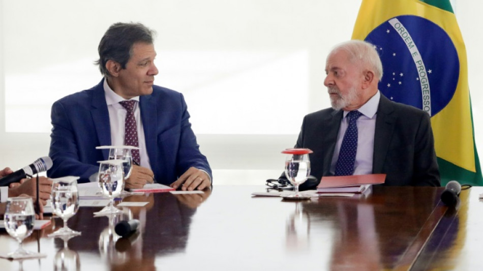 Governo anuncia corte de R$ 70 bilh&otilde;es em gastos p&uacute;blicos