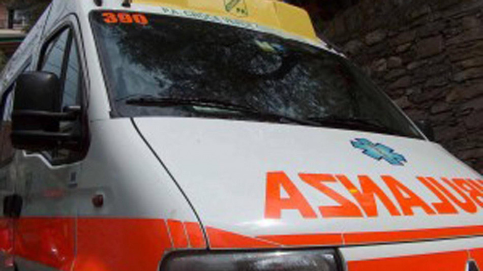 Anziano si getta da sesto piano durante sfratto e muore