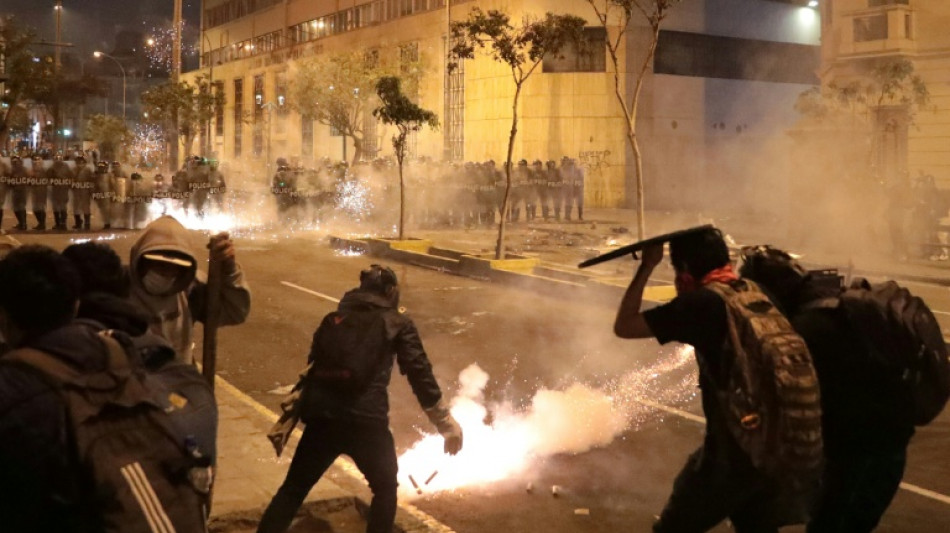 Präsident: Ein Toter und über 100 Verletzte bei Protesten gegen Regierung in Peru