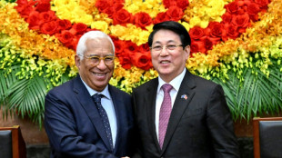 Vietnam, EU vow stronger ties as bloc's chief visits Hanoi