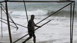 Agatha se degrada a categoría 1 tras tocar tierra en la costa suroeste de México