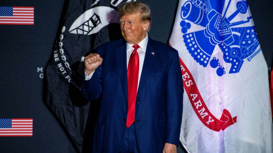 Inculp&eacute;, Trump accuse Biden de l'emp&ecirc;cher de faire campagne