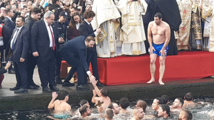 A Istanbul il lancio della croce nel Corno d'Oro per la Teofania