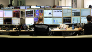 Borsa: l'Europa si muove debole. In rialzo oro, petrolio e gas