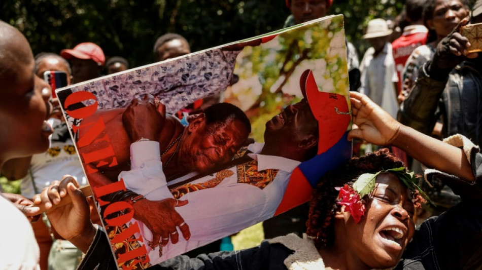 Kenyans swarm home of fallen 'hero' Raila Odinga