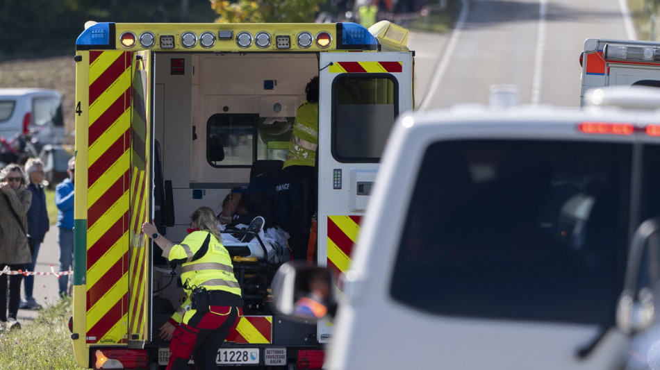 Auto sulla folla a Evreux, in Francia, un morto e 5 feriti