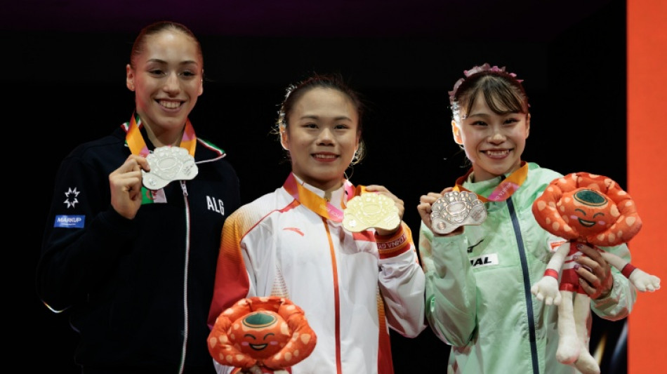 Gymnastique: après son titre aux barres, Kaylia Nemour en argent à la poutre