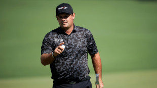Reed soars to early Masters lead on wings of eagles 