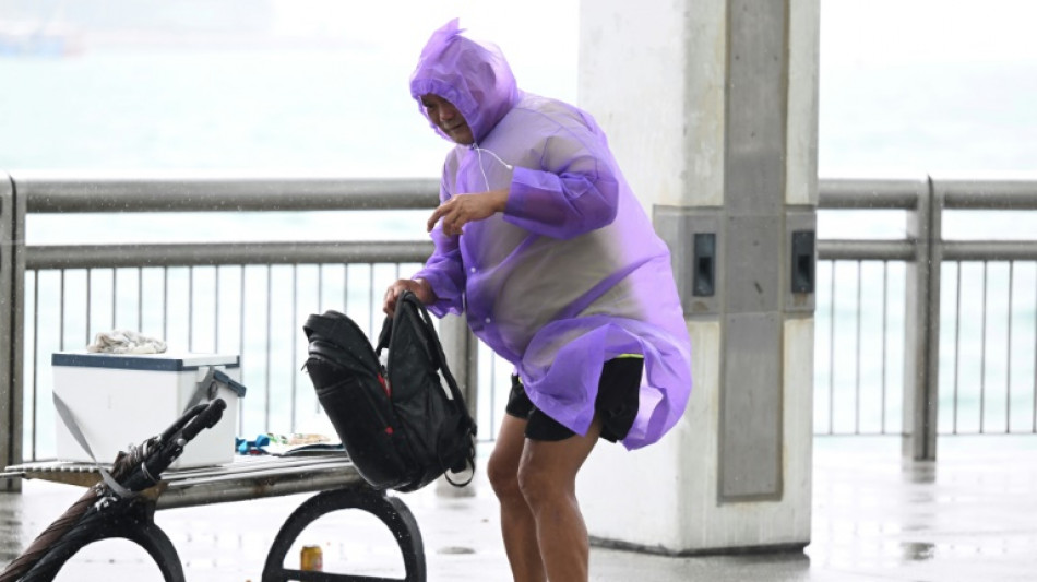 La Bourse de Hong Kong temporairement ferm&eacute;e en raison du typhon Koinu