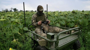 Bajo un cielo surcado de drones, robots ayudan a los médicos militares ucranianos