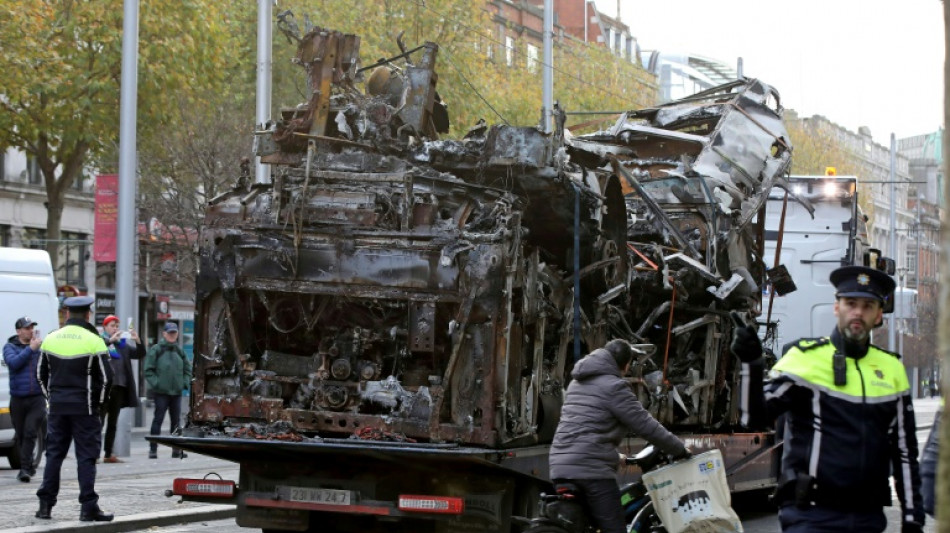 Dublin sous forte pr&eacute;sence polici&egrave;re apr&egrave;s des &eacute;meutes qui ont fait "honte" &agrave; l'Irlande