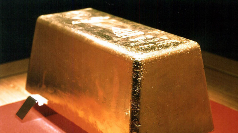 Prezzo oro in calo, Spot scambiato a 4.793 dollari