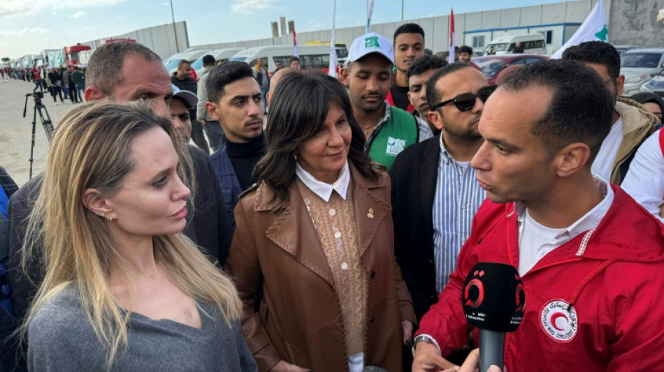 Angelina Jolie visita passagem de Rafah para expressar seu apoio &agrave; popula&ccedil;&atilde;o de Gaza