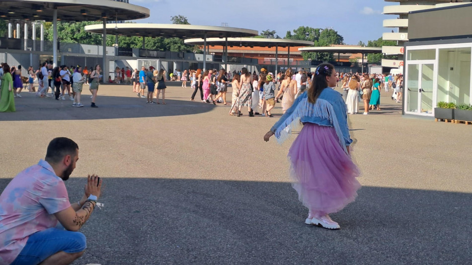 Braccialetti e brillanti, a San Siro &egrave; show nello show