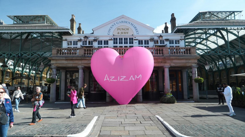 Ed Sheeran celebra vita e amore in Azizam e nell'album Play