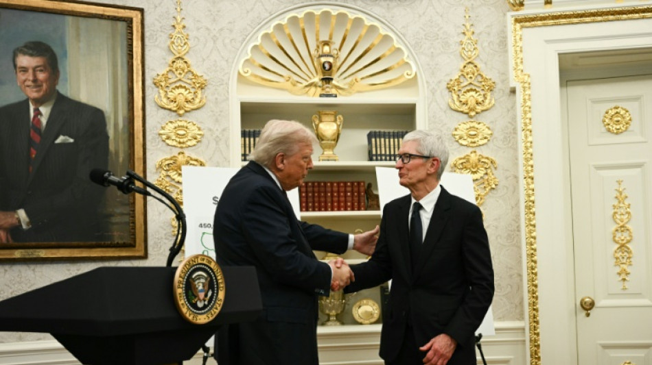 Apple promete una inversión adicional de 100.000 millones en EEUU