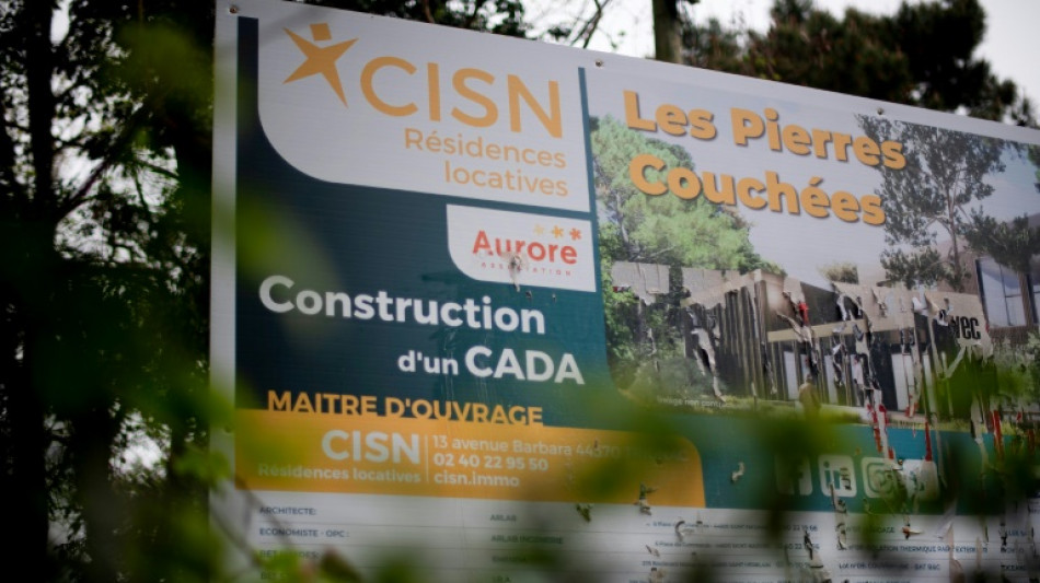 R&eacute;fugi&eacute;s: d&eacute;mission du maire de Saint-Br&eacute;vin, vis&eacute; par un incendie criminel