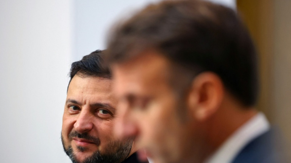 Négociations sur l'Ukraine: Zelensky reçu par Macron, Trump fait part de son optimisme