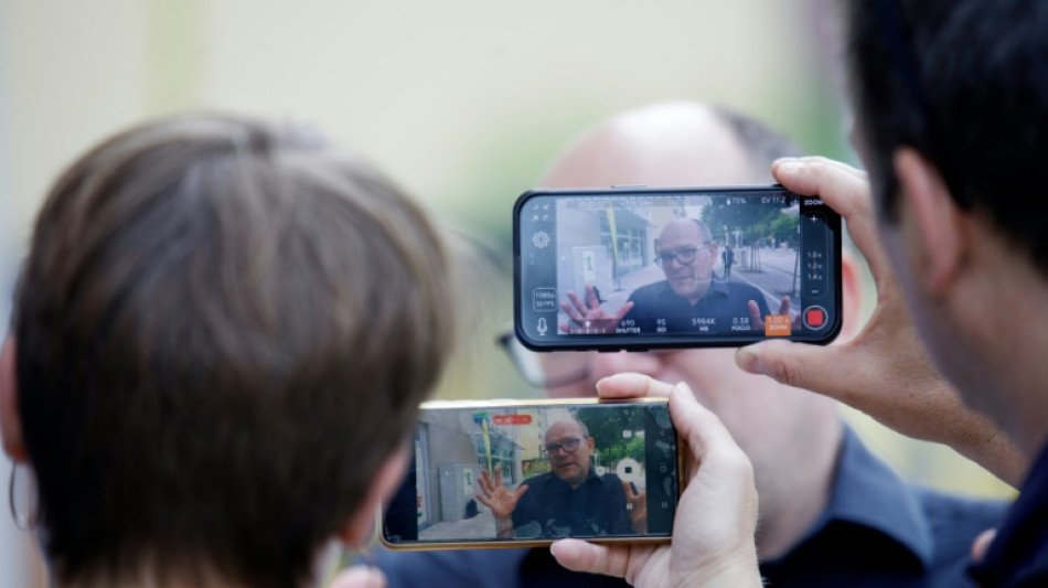 Professor conta como conseguiu escapar do massacre em escola na Áustria