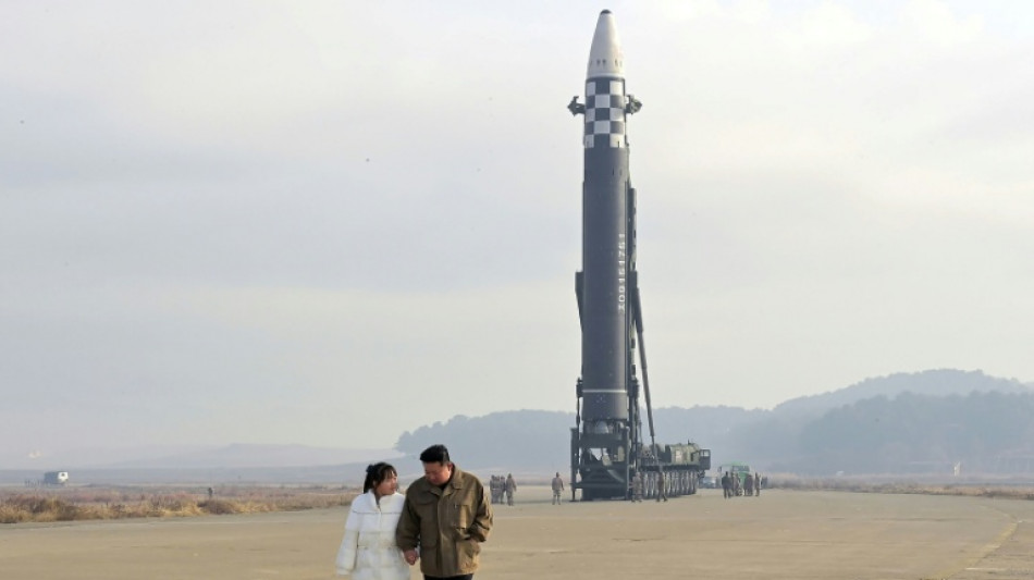 Nordkoreas Machthaber Kim inspiziert neuen Raketenwerfer f&uuml;r Atomsprengk&ouml;pfe 