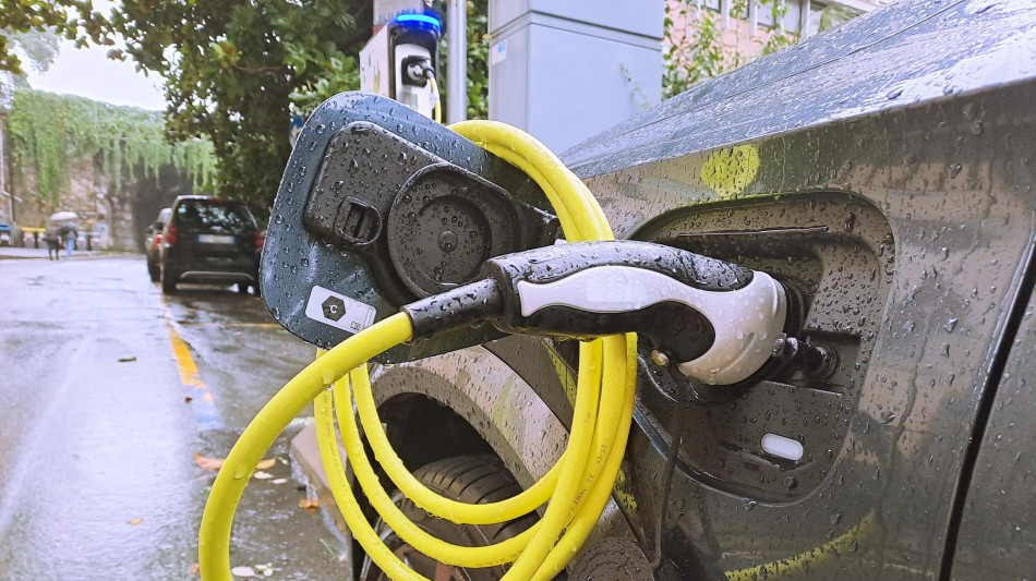 In Europa un'auto nuova su cinque &egrave; elettrica, nel 2025 quota al 19,5%