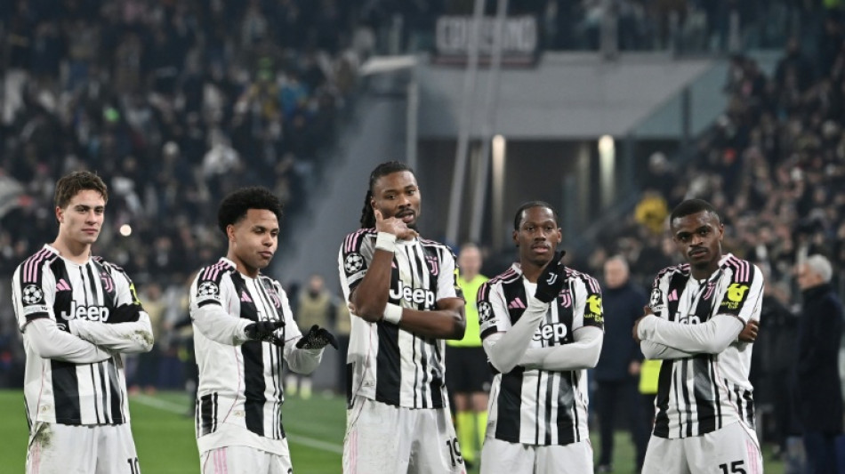 Juventus vence Benfica (2-0) e garante ao menos uma vaga na repescagem da Champions