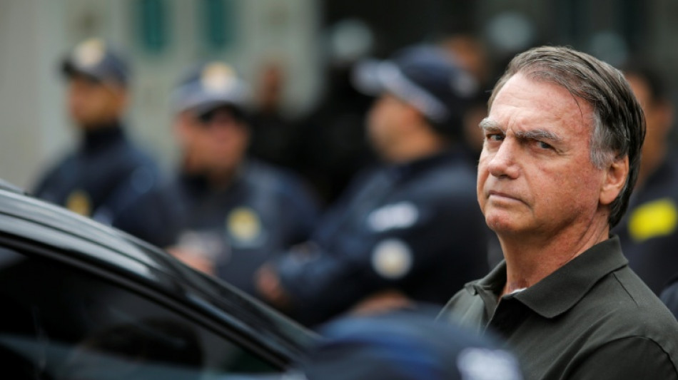 Ex-presidente Jair Bolsonaro &eacute; enviado &agrave; pris&atilde;o por risco de 'fuga'