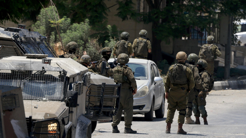 Media, 'operazione israeliana a Nablus, 80 feriti'